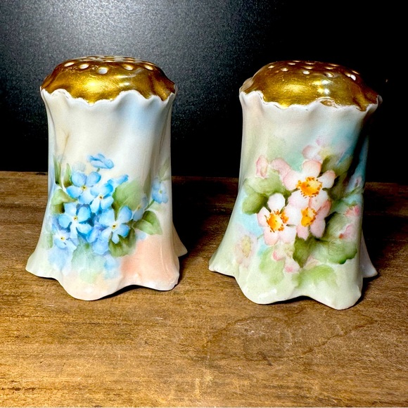 Rosenthal Versailles Salt and Pepper Shakers- Antique Porcelain - Picture 1 of 10